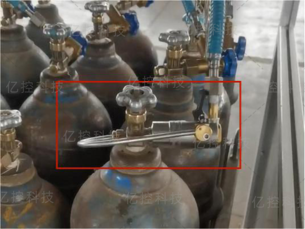 祥顺彩票CZ系列气瓶充装的工作现场
